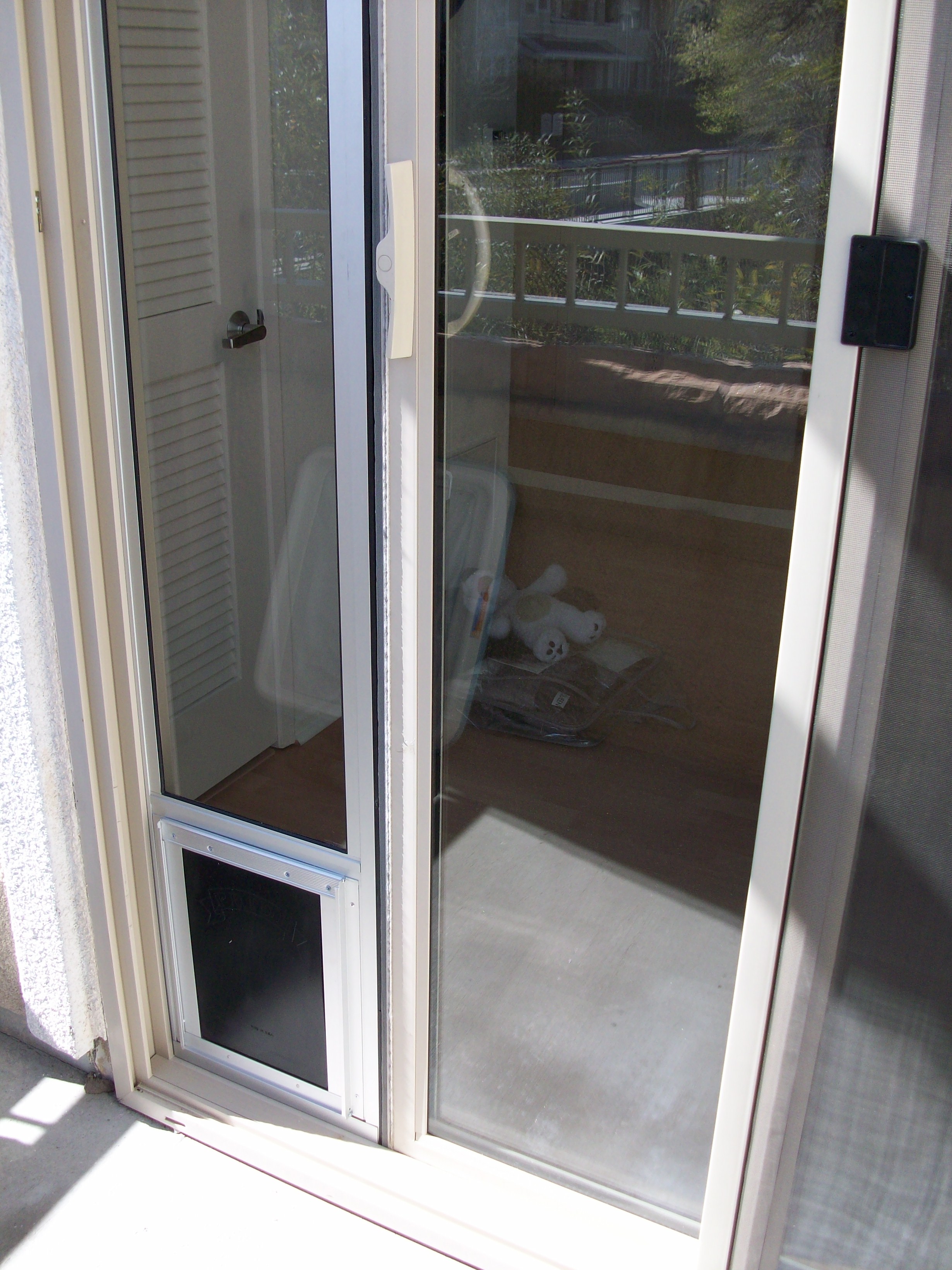 retractable screen door with dog door